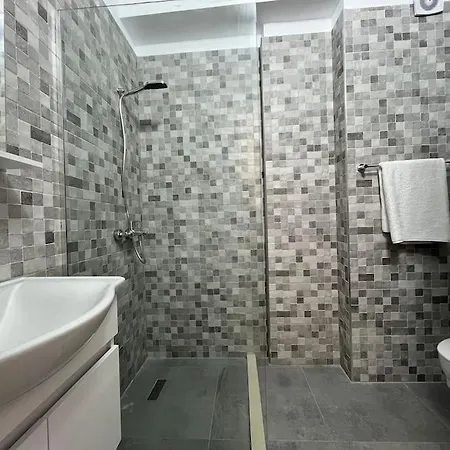 Sea-view Flat With Swimming Pool * Vlorë