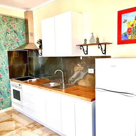 דירה Sea-view Flat With Swimming Pool