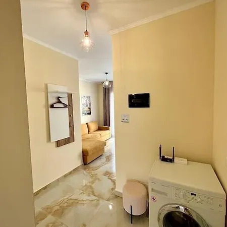 Sea-view Flat With Swimming Pool דירה Vlorë