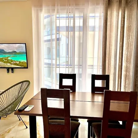 Sea-view Flat With Swimming Pool Vlorë
