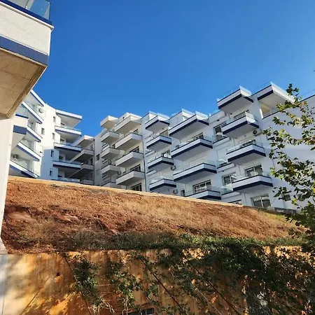 Sea-view Flat With Swimming Pool דירה *